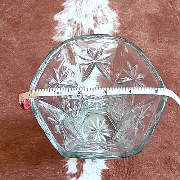 Beautiful Glass Vase - Picture 8 of 10